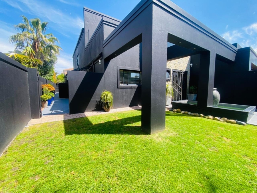5 Bedroom Property for Sale in Sunset Beach Western Cape